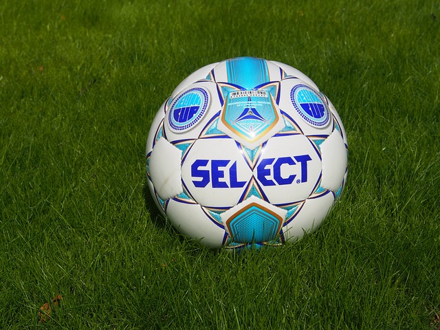 43岁邹市明7年亏光2亿家产，40岁娇妻坦言争吵变多，见面就谈还钱.